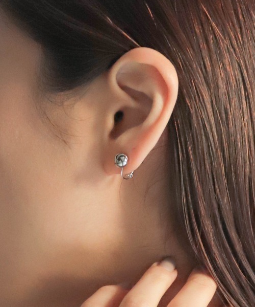 rapiecage(ラピエサージュ)の「プチウールマークイヤリング(イヤリング・レディース・シルバー/ゴールド・FREE)」の3枚目の写真