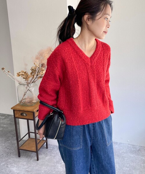 fredy emue（フレディエミュ）の「ブークレニットVネックプルオーバー（ニット/セーター・レディース・ブルー/グレー/アイボリー/レッド・38）」の4枚目の写真