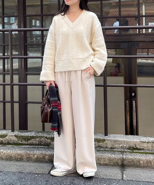 fredy emue（フレディエミュ）の「ブークレニットVネックプルオーバー（ニット/セーター・レディース・ブルー/グレー/アイボリー/レッド・38）」の8枚目の写真