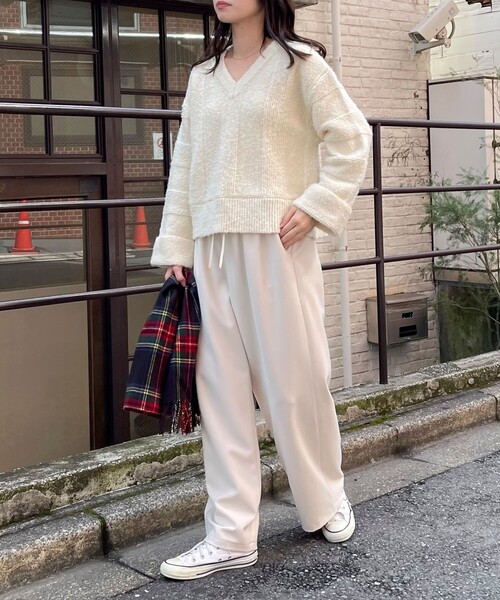 fredy emue（フレディエミュ）の「ブークレニットVネックプルオーバー（ニット/セーター・レディース・ブルー/グレー/アイボリー/レッド・38）」の9枚目の写真