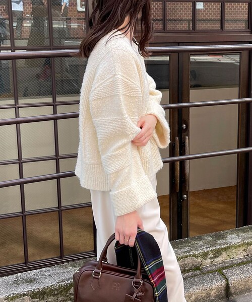 fredy emue（フレディエミュ）の「ブークレニットVネックプルオーバー（ニット/セーター・レディース・ブルー/グレー/アイボリー/レッド・38）」の15枚目の写真