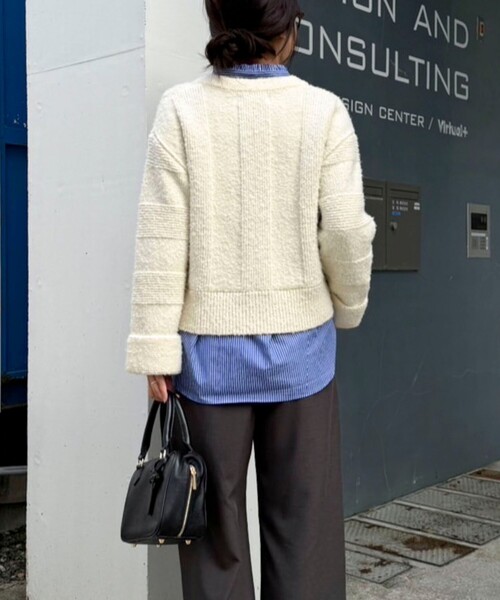 fredy emue（フレディエミュ）の「ブークレニットVネックプルオーバー（ニット/セーター・レディース・ブルー/グレー/アイボリー/レッド・38）」の19枚目の写真