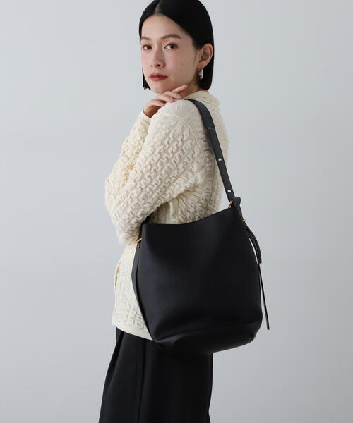 N.（N. Natural Beauty Basic）（エヌエヌナチュラルビューティーベーシック）の「シボフェイクレザーソフトホーボーバッグ（ショルダーバッグ・レディース・ベージュ/ブラック・ﾌﾘ-）」の11枚目の写真