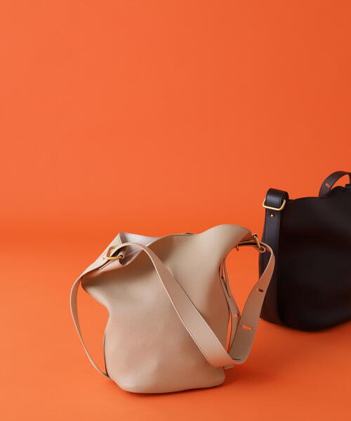 N.（N. Natural Beauty Basic）（エヌエヌナチュラルビューティーベーシック）の「シボフェイクレザーソフトホーボーバッグ（ショルダーバッグ・レディース・ベージュ/ブラック・ﾌﾘ-）」の14枚目の写真