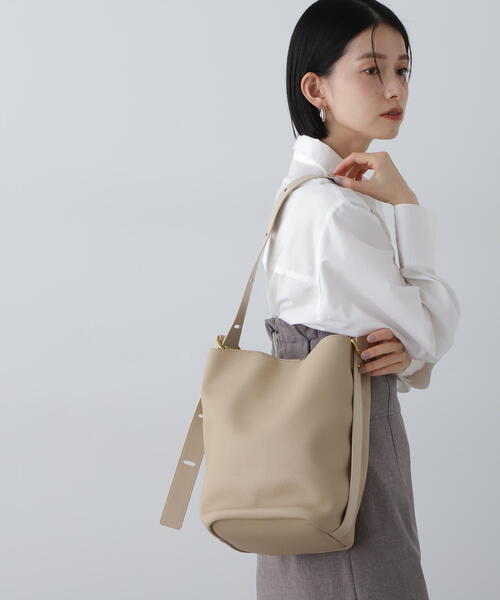 N.（N. Natural Beauty Basic）（エヌエヌナチュラルビューティーベーシック）の「シボフェイクレザーソフトホーボーバッグ（ショルダーバッグ・レディース・ベージュ/ブラック・ﾌﾘ-）」の15枚目の写真