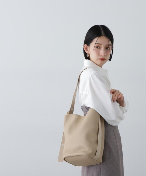 N.（N. Natural Beauty Basic）（エヌエヌナチュラルビューティーベーシック）の「シボフェイクレザーソフトホーボーバッグ（ショルダーバッグ・レディース・ベージュ/ブラック・ﾌﾘ-）」の16枚目の写真