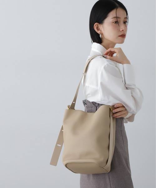 N.（N. Natural Beauty Basic）（エヌエヌナチュラルビューティーベーシック）の「シボフェイクレザーソフトホーボーバッグ（ショルダーバッグ・レディース・ベージュ/ブラック・ﾌﾘ-）」の6枚目の写真