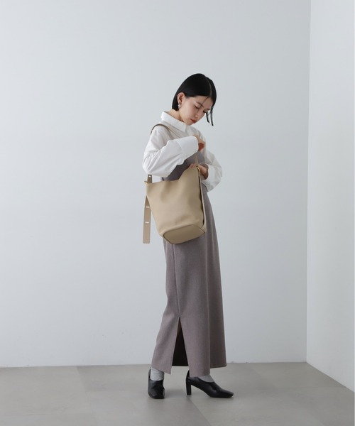 N.（N. Natural Beauty Basic）（エヌエヌナチュラルビューティーベーシック）の「シボフェイクレザーソフトホーボーバッグ（ショルダーバッグ・レディース・ベージュ/ブラック・ﾌﾘ-）」の8枚目の写真