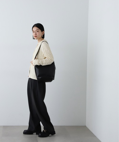 N.（N. Natural Beauty Basic）（エヌエヌナチュラルビューティーベーシック）の「シボフェイクレザーソフトホーボーバッグ（ショルダーバッグ・レディース・ベージュ/ブラック・ﾌﾘ-）」の5枚目の写真