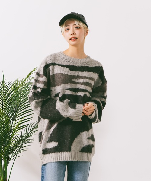 ROUGH TRADE(ラフトレード)の「【ROUGH TRADE/ラフトレード】モヘアライク クルーネックマーブル柄ニット(ニット/セーター・メンズ・グレー系その他/ブルー系その他/オレンジ系その他・MEDIUM/LARGE/X-LARGE)」の7枚目の写真