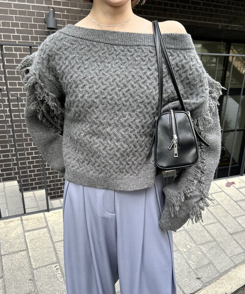 mline（エムライン）の「[mline]オフショルフリンジニット（パーカー・レディース・アイボリー/チャコールグレー/ベージュ・FREE）」の3枚目の写真