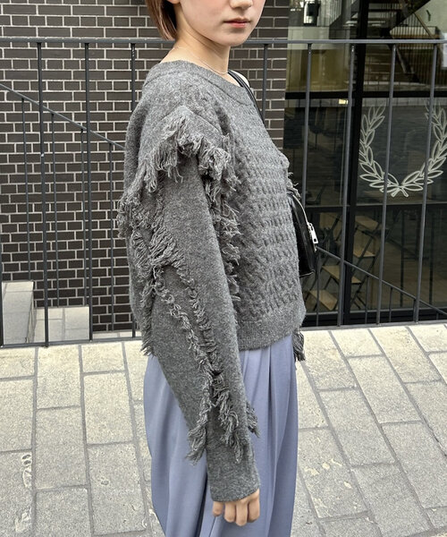 mline（エムライン）の「[mline]オフショルフリンジニット（パーカー・レディース・アイボリー/チャコールグレー/ベージュ・FREE）」の12枚目の写真