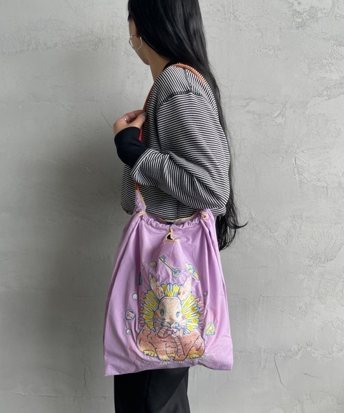 Ball&Chain（ボールアンドチェーン）の「[BALL&CHAIN/ボールアンドチェーン] D.M.RABBIT 刺繍デザインナイロントートバッグ（トートバッグ・レディース・ラベンダー/ライトグレー・M）」の19枚目の写真