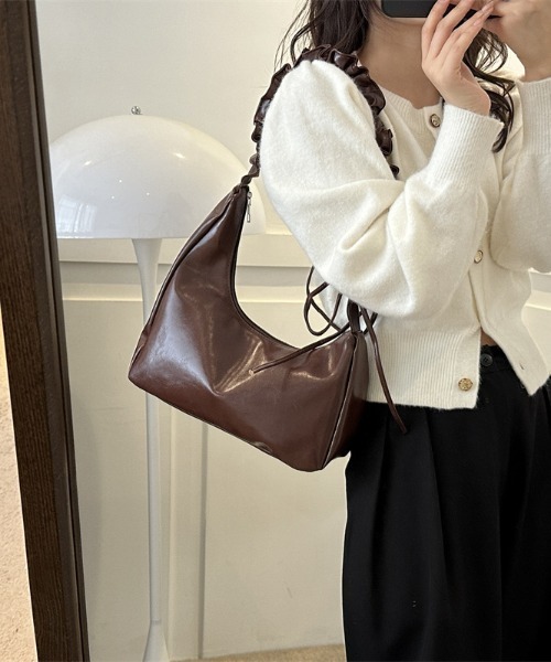 SHEPP(シープ)の「リボン付きギャザーワンショルダーバッグ(ショルダーバッグ・レディース・ブラック/シルバー/ブラウン/ホワイト・F)」の4枚目の写真