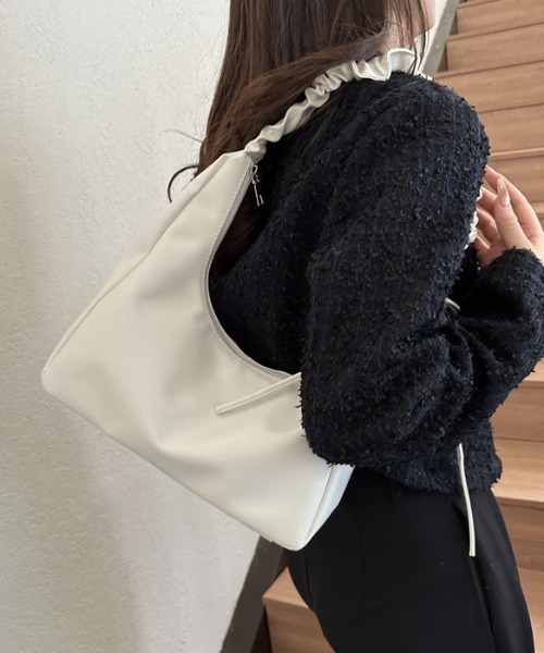 SHEPP(シープ)の「リボン付きギャザーワンショルダーバッグ(ショルダーバッグ・レディース・ブラック/シルバー/ブラウン/ホワイト・F)」の8枚目の写真