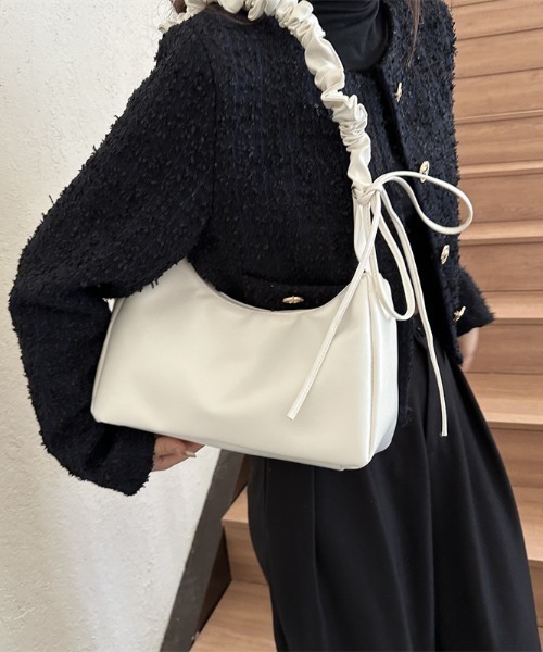 SHEPP(シープ)の「リボン付きギャザーワンショルダーバッグ(ショルダーバッグ・レディース・ブラック/シルバー/ブラウン/ホワイト・F)」の11枚目の写真