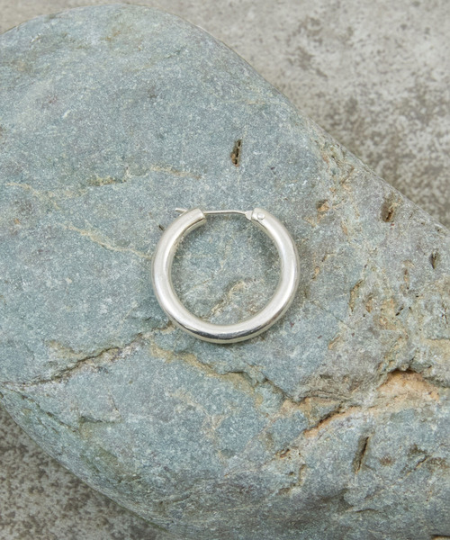 And A(アンドエー)の「And A アンドエー / SILVER925 LARGE HOOP PIERCE シルバー925ラージフープピアス(片耳用) / AA-A24U006(ピアス(片耳用)・メンズ・シルバー・LARGE)」の8枚目の写真