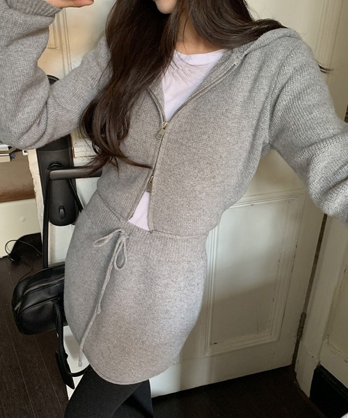 LYEON(リヨン)の「ブークレニットダブルジップパーカー&スカートセット(パーカー・レディース・グレー/ブラック/ホワイト/ベージュ・FREE)」の11枚目の写真