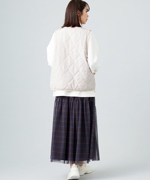 BELLUNA PLUS(ベルーナ)の「裏ファー素材中わたキルトべスト(ベスト・レディース・アイボリー/カーキ/ブルー系・MEDIUM/LARGE/X-LARGE)」の7枚目の写真