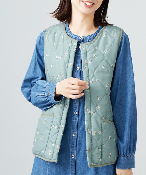 BELLUNA PLUS(ベルーナ)の「裏ファー素材中わたキルトべスト(ベスト・レディース・アイボリー/カーキ/ブルー系・MEDIUM/LARGE/X-LARGE)」の12枚目の写真