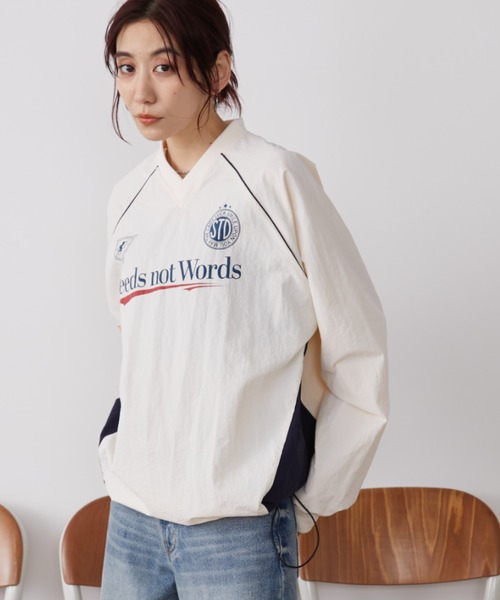 Auntie Rosa Holiday(アンティローザホリデー)の「バイカラーゲーミングナイロントップス(Tシャツ/カットソー・レディース・チャコールグレー/アイボリー・FREE)」の4枚目の写真