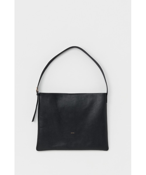 Hender Scheme(エンダースキーマ)の「twist buckle bag L(ショルダーバッグ・メンズ・ダークブラウン/ベージュ系その他/ブラック・FREE)」の4枚目の写真