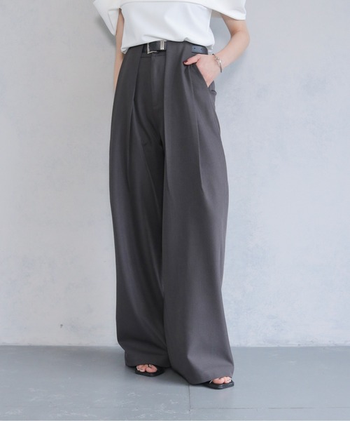 cheriella（シェリエラ）の「【cheriella】ベルト付きタックワイドパンツ BELTED TUCK WIDE PANTS（その他パンツ・レディース・グレー/ブラウン/ブラック・M/S）」の3枚目の写真