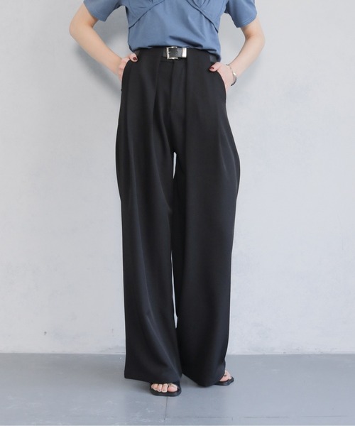 cheriella（シェリエラ）の「【cheriella】ベルト付きタックワイドパンツ BELTED TUCK WIDE PANTS（その他パンツ・レディース・グレー/ブラウン/ブラック・M/S）」の2枚目の写真