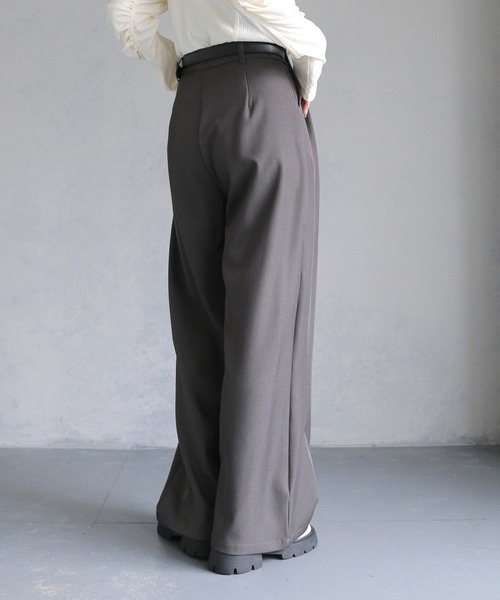 cheriella（シェリエラ）の「【cheriella】ベルト付きタックワイドパンツ BELTED TUCK WIDE PANTS（その他パンツ・レディース・グレー/ブラウン/ブラック・M/S）」の10枚目の写真