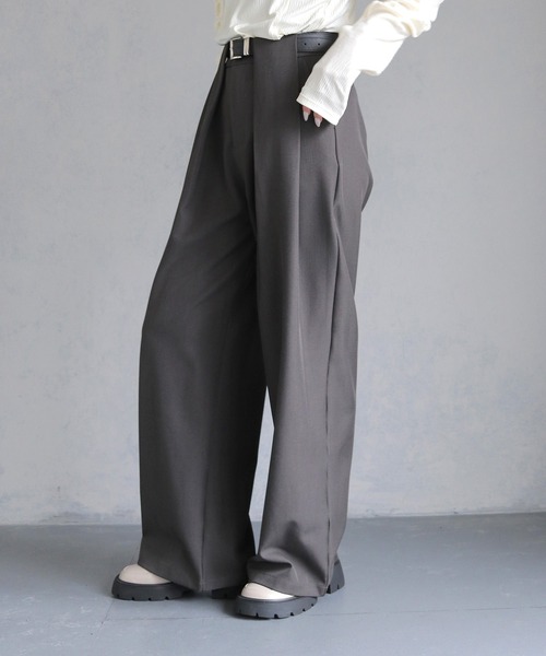 cheriella（シェリエラ）の「【cheriella】ベルト付きタックワイドパンツ BELTED TUCK WIDE PANTS（その他パンツ・レディース・グレー/ブラウン/ブラック・M/S）」の8枚目の写真
