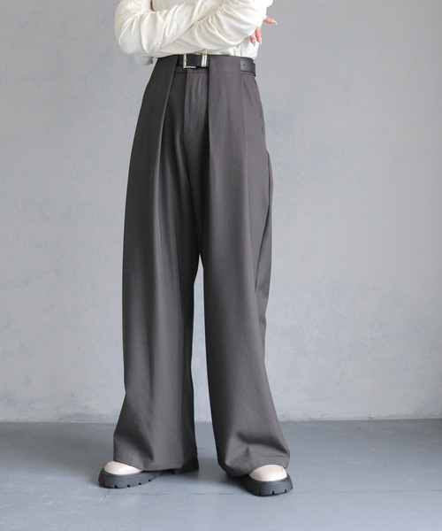 cheriella（シェリエラ）の「【cheriella】ベルト付きタックワイドパンツ BELTED TUCK WIDE PANTS（その他パンツ・レディース・グレー/ブラウン/ブラック・M/S）」の7枚目の写真