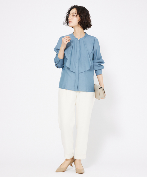 qualite（カリテ）の「【一枚で華やぐ、エレガントな春ブラウス】レイヤードラッフルブラウス/春服/夏服/オフィスカジュアル/（シャツ/ブラウス・レディース・ホワイト/グレイッシュブルー/チャコールグレー・フリー）」の4枚目の写真