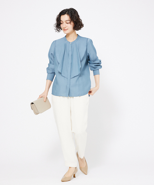 qualite（カリテ）の「【一枚で華やぐ、エレガントな春ブラウス】レイヤードラッフルブラウス/春服/夏服/オフィスカジュアル/（シャツ/ブラウス・レディース・ホワイト/グレイッシュブルー/チャコールグレー・フリー）」の7枚目の写真