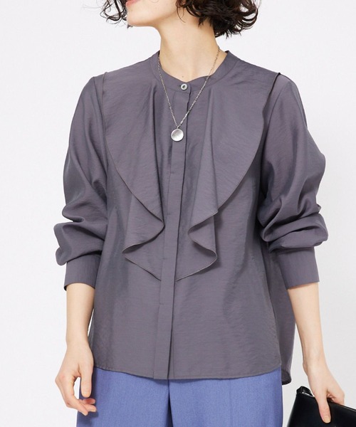 qualite（カリテ）の「【一枚で華やぐ、エレガントな春ブラウス】レイヤードラッフルブラウス/春服/夏服/オフィスカジュアル/（シャツ/ブラウス・レディース・ホワイト/グレイッシュブルー/チャコールグレー・フリー）」の3枚目の写真