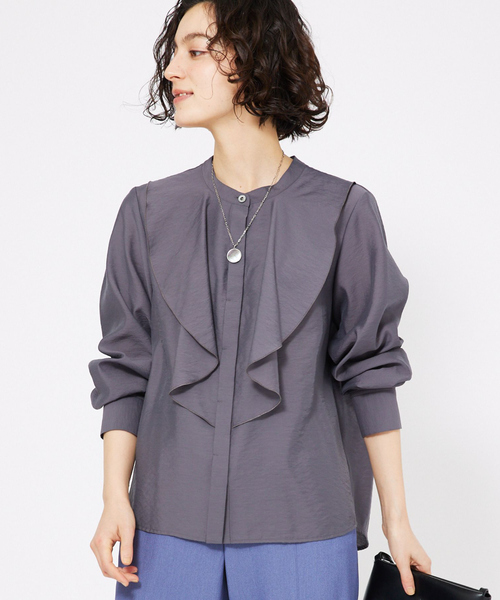 qualite（カリテ）の「【一枚で華やぐ、エレガントな春ブラウス】レイヤードラッフルブラウス/春服/夏服/オフィスカジュアル/（シャツ/ブラウス・レディース・ホワイト/グレイッシュブルー/チャコールグレー・フリー）」の15枚目の写真