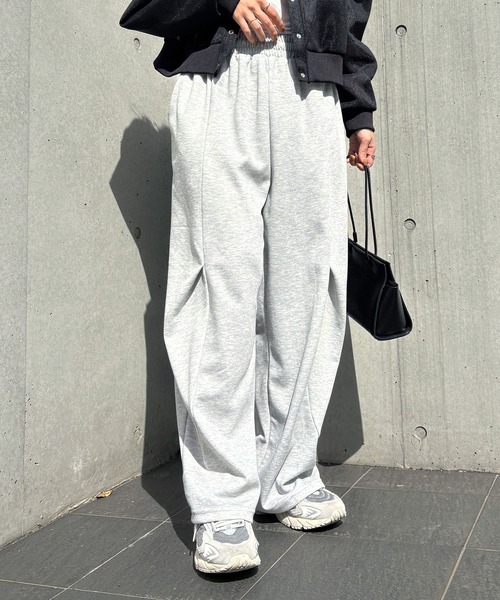 ISOOK（アイスー）の「【ISOOK / アイスー】タック入りバルーンスェットパンツ / ワイド コクーン ルーズ 総ゴム シームデザイン ビックシルエット ユニセックス ノームコア 黒 ブラック グレー ZOZOTOWN限定（スウェットパンツ・レディース・グレー/ブラック・FREE）」の14枚目の写真