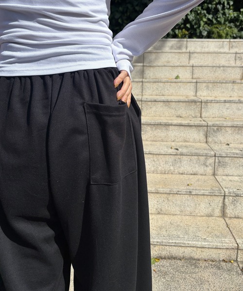 ISOOK（アイスー）の「【ISOOK / アイスー】タック入りバルーンスェットパンツ / ワイド コクーン ルーズ 総ゴム シームデザイン ビックシルエット ユニセックス ノームコア 黒 ブラック グレー ZOZOTOWN限定（スウェットパンツ・レディース・グレー/ブラック・FREE）」の6枚目の写真