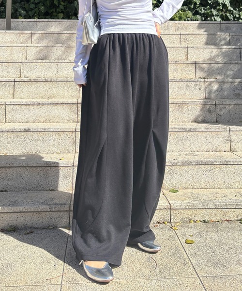 ISOOK（アイスー）の「【ISOOK / アイスー】タック入りバルーンスェットパンツ / ワイド コクーン ルーズ 総ゴム シームデザイン ビックシルエット ユニセックス ノームコア 黒 ブラック グレー ZOZOTOWN限定（スウェットパンツ・レディース・グレー/ブラック・FREE）」の11枚目の写真