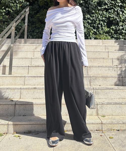 ISOOK（アイスー）の「【ISOOK / アイスー】タック入りバルーンスェットパンツ / ワイド コクーン ルーズ 総ゴム シームデザイン ビックシルエット ユニセックス ノームコア 黒 ブラック グレー ZOZOTOWN限定（スウェットパンツ・レディース・グレー/ブラック・FREE）」の4枚目の写真