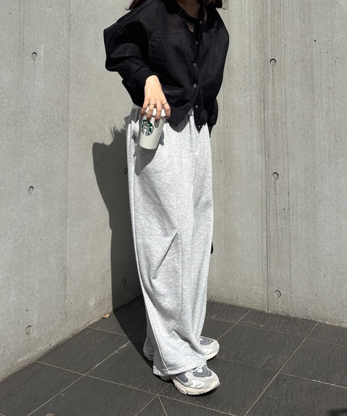 ISOOK（アイスー）の「【ISOOK / アイスー】タック入りバルーンスェットパンツ / ワイド コクーン ルーズ 総ゴム シームデザイン ビックシルエット ユニセックス ノームコア 黒 ブラック グレー ZOZOTOWN限定（スウェットパンツ・レディース・グレー/ブラック・FREE）」の22枚目の写真