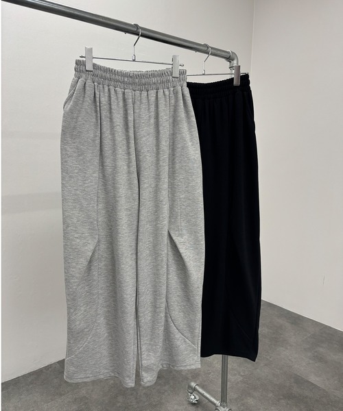 ISOOK（アイスー）の「【ISOOK / アイスー】タック入りバルーンスェットパンツ / ワイド コクーン ルーズ 総ゴム シームデザイン ビックシルエット ユニセックス ノームコア 黒 ブラック グレー ZOZOTOWN限定（スウェットパンツ・レディース・グレー/ブラック・FREE）」の7枚目の写真