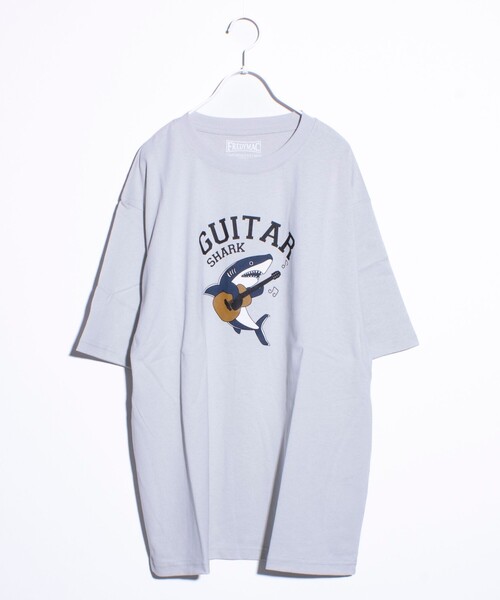 FREDY MAC（フレディーマック）の「【FREDYMAC/フレディマック】GUITAR SHARK オリジナルボディ プリントTシャツ（Tシャツ/カットソー・メンズ・アッシュグレー/ホワイト・L/M/S）」の2枚目の写真