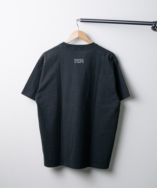 UNIVERSAL OVERALL(ユニバーサルオーバーオール)の「【72】【UNIVERSAL OVERALL】Logo Pigment TEE(Tシャツ/カットソー・レディース・ブラック/ブラック×ブラック・MEDIUM/LARGE/X-LARGE)」の3枚目の写真