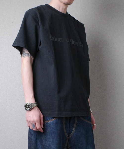 UNIVERSAL OVERALL(ユニバーサルオーバーオール)の「【72】【UNIVERSAL OVERALL】Logo Pigment TEE(Tシャツ/カットソー・レディース・ブラック/ブラック×ブラック・MEDIUM/LARGE/X-LARGE)」の10枚目の写真