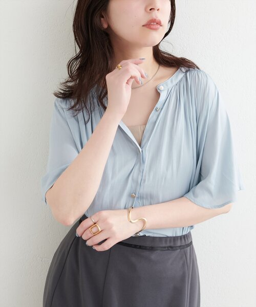ナチュラルクチュール　とろみサテンフレア袖ギャザーブラウス　ピンクベージュ natural couture｜とろみサテンノースリーブギャザーブラウス