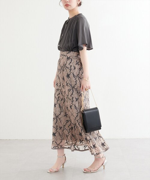 natural couture（ナチュラルクチュール）の「とろみサテンフレア袖ギャザーブラウス（シャツ/ブラウス・レディース・ライトグレー/ピンク/ラベンダー/ピンクベージュ/サックスブルー/アイボリー/チャコールグレー・FREE）」の15枚目の写真