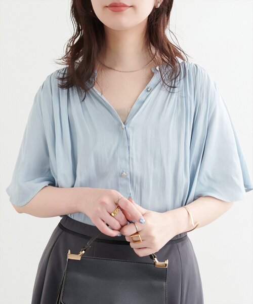 natural couture（ナチュラルクチュール）の「とろみサテンフレア袖ギャザーブラウス（シャツ/ブラウス・レディース・ライトグレー/ピンク/ラベンダー/ピンクベージュ/サックスブルー/アイボリー/チャコールグレー・FREE）」の20枚目の写真