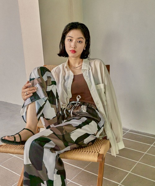 LEPSIM（レプシィム）の「シアー長袖シャツ　497152（シャツ/ブラウス・レディース・オフホワイト/ブルー/ブラック/ピンク/アイボリー/ブラウン・FREE）」の21枚目の写真