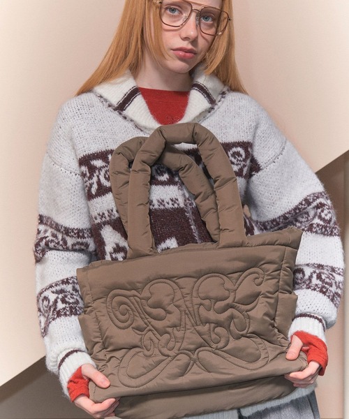 FANCY CLUB(ファンシークラブ)の「【日本未発売/WEB限定】FANCY CLUB(ファンシークラブ)/パデッド パファー バタフライ キルティング ショルダー トートバッグ 軽量/CUDDLE PADDED SHOULDER BAG(ショルダーバッグ・レディース・ブラウン/グレー/ブラック・FREE)」の4枚目の写真