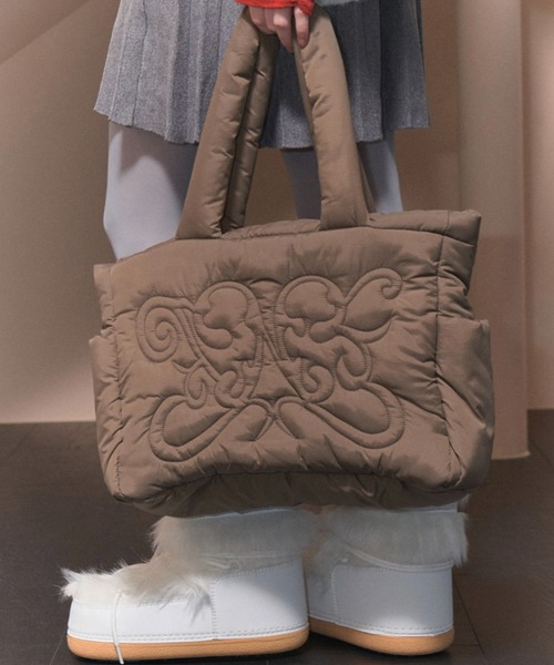 FANCY CLUB(ファンシークラブ)の「【日本未発売/WEB限定】FANCY CLUB(ファンシークラブ)/パデッド パファー バタフライ キルティング ショルダー トートバッグ 軽量/CUDDLE PADDED SHOULDER BAG(ショルダーバッグ・レディース・ブラウン/グレー/ブラック・FREE)」の6枚目の写真